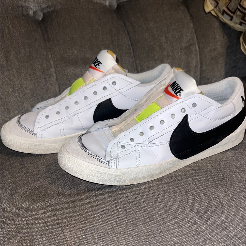 Nike White and Black Low-Top Sneakers